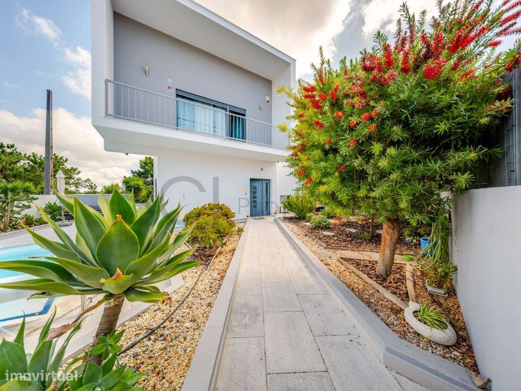 Moradia com piscina nas Quintinhas-43