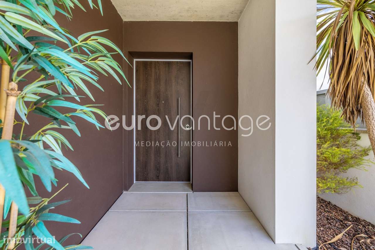 Moradia T4 em Ortigosa – Elegância, Conforto e Modernidade - Grande imagem: 2/60