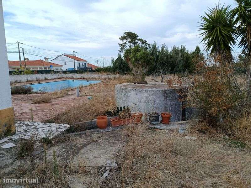 Moradia isolada com piscina em Azeitão terreno com 1863 m2 - Grande imagem: 5/9