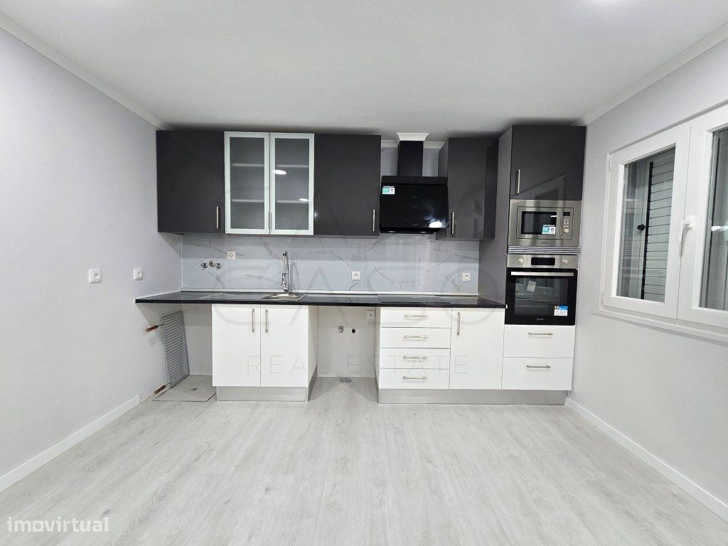 Moradia de 4 assoalhadas totalmente remodelado nos Pinheirinhos - Grande imagem: 1/22