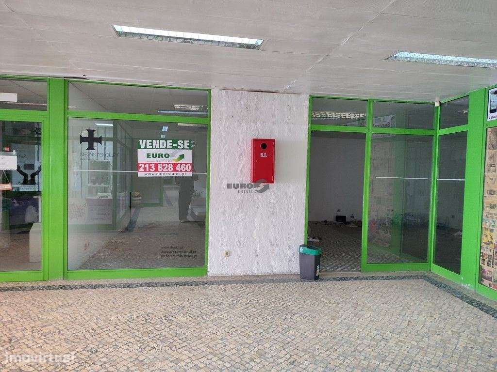 Loja ampla em Centro Comercial  Palmeiras-3