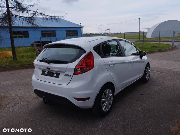 Ford Fiesta 1.6 TDCi Ambiente - 10