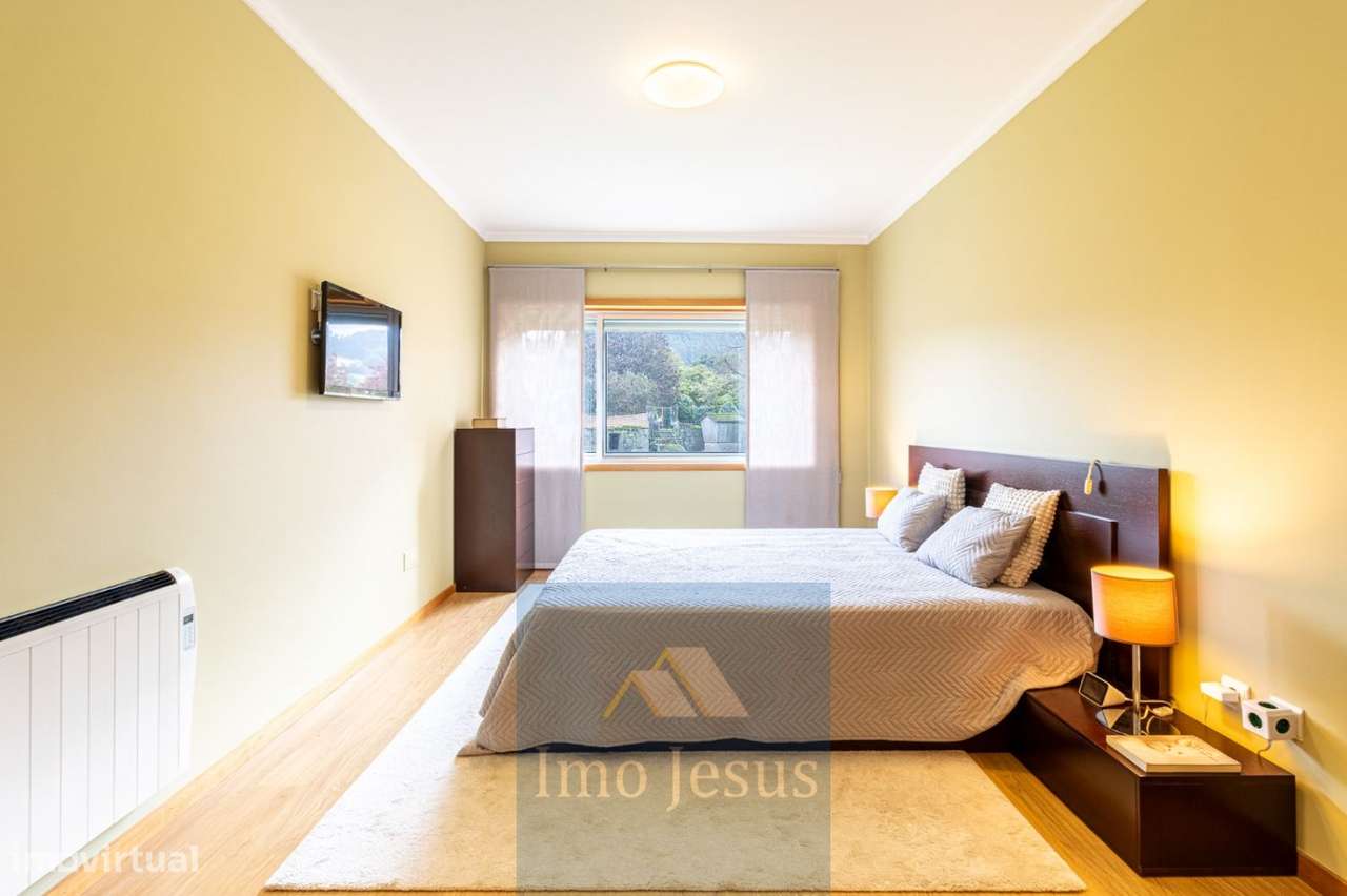 Apartamento T2+1 Triplex Canelas-10