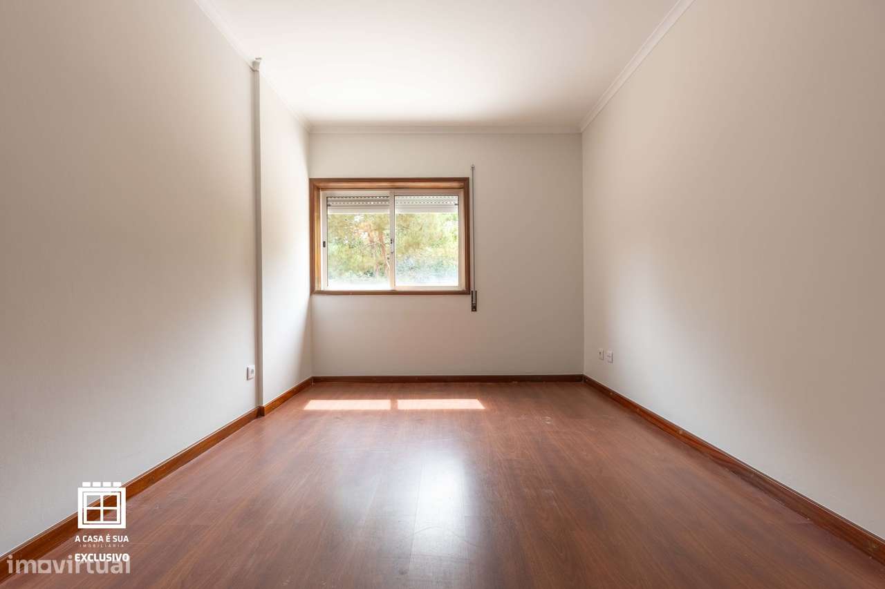 Apartamento T2+1 renovado c/excelente terraço em Oliveira do Douro-20