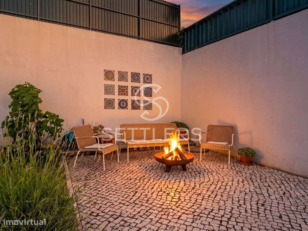 Moradia T4 geminada com piscina - Malveira da Serra-11
