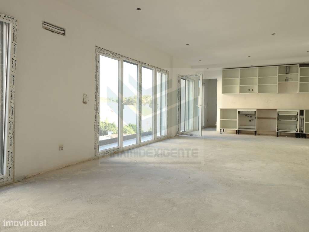 Apartamento Duplex Novo, Lavandaria, Terraço, Parqueamento - Grande imagem: 5/27