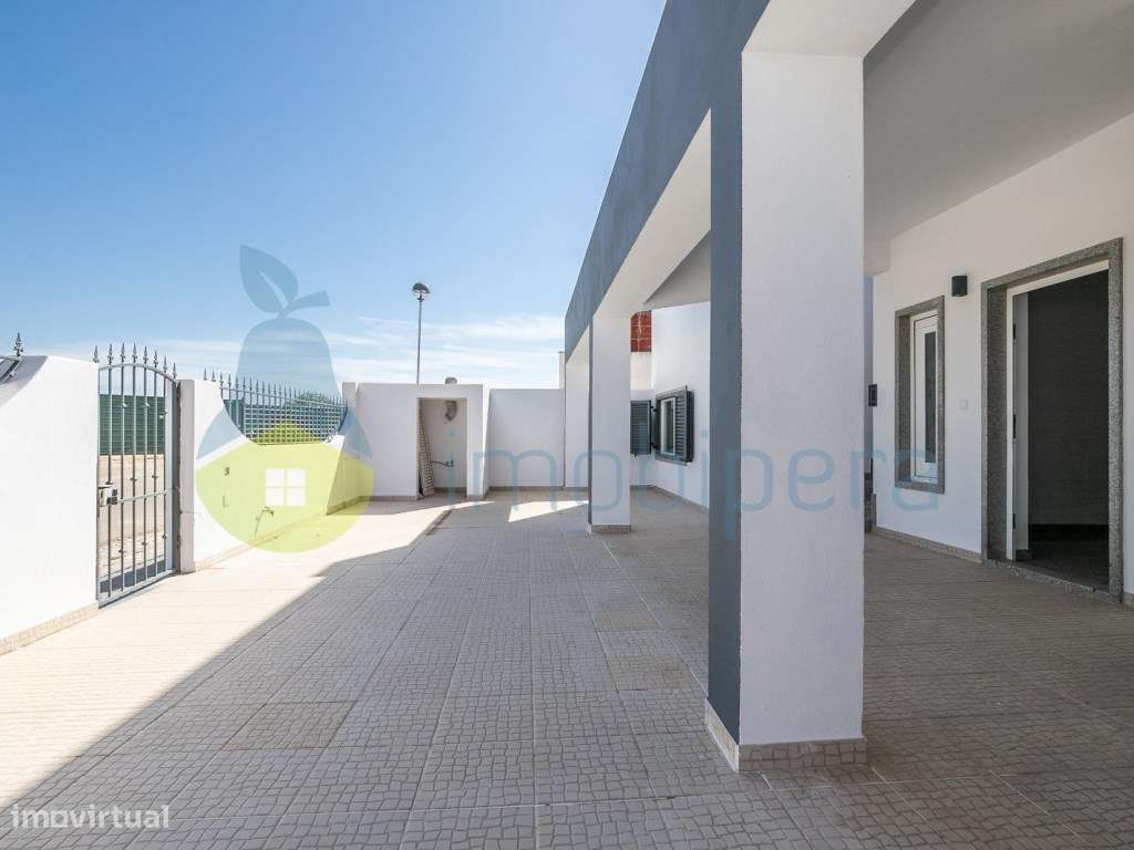 Moradia de tipologia T4 para venda na zona da Mexilhoeira Grande, C... - Grande imagem: 5/26