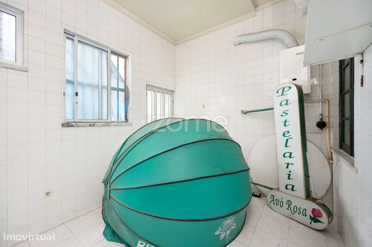 Loja perto da praia da Nazaré-27