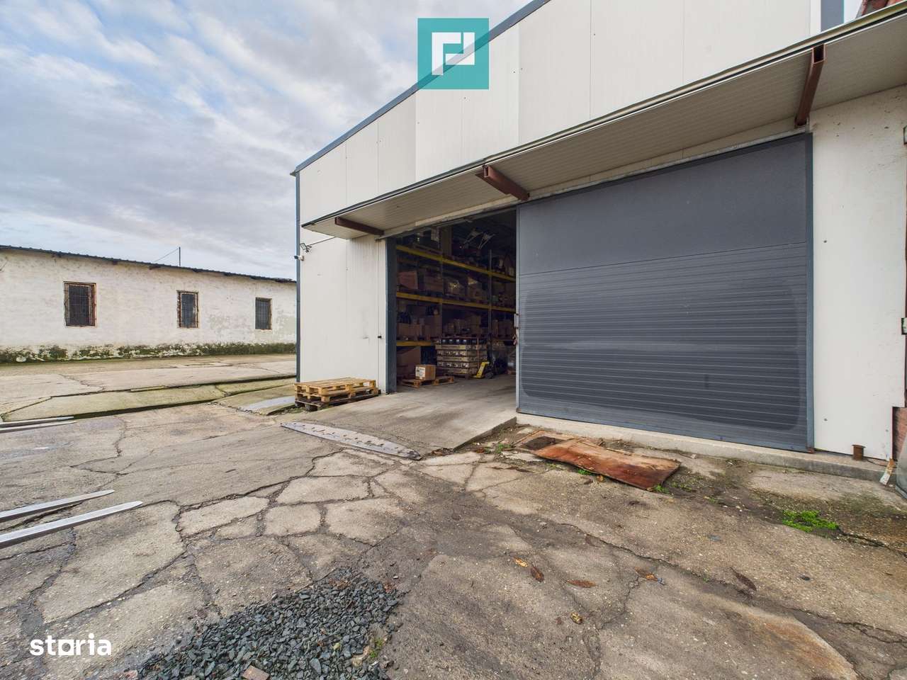 Hală industrială izolată 120 mp, panouri sandwich - Imagine principală: 2/4