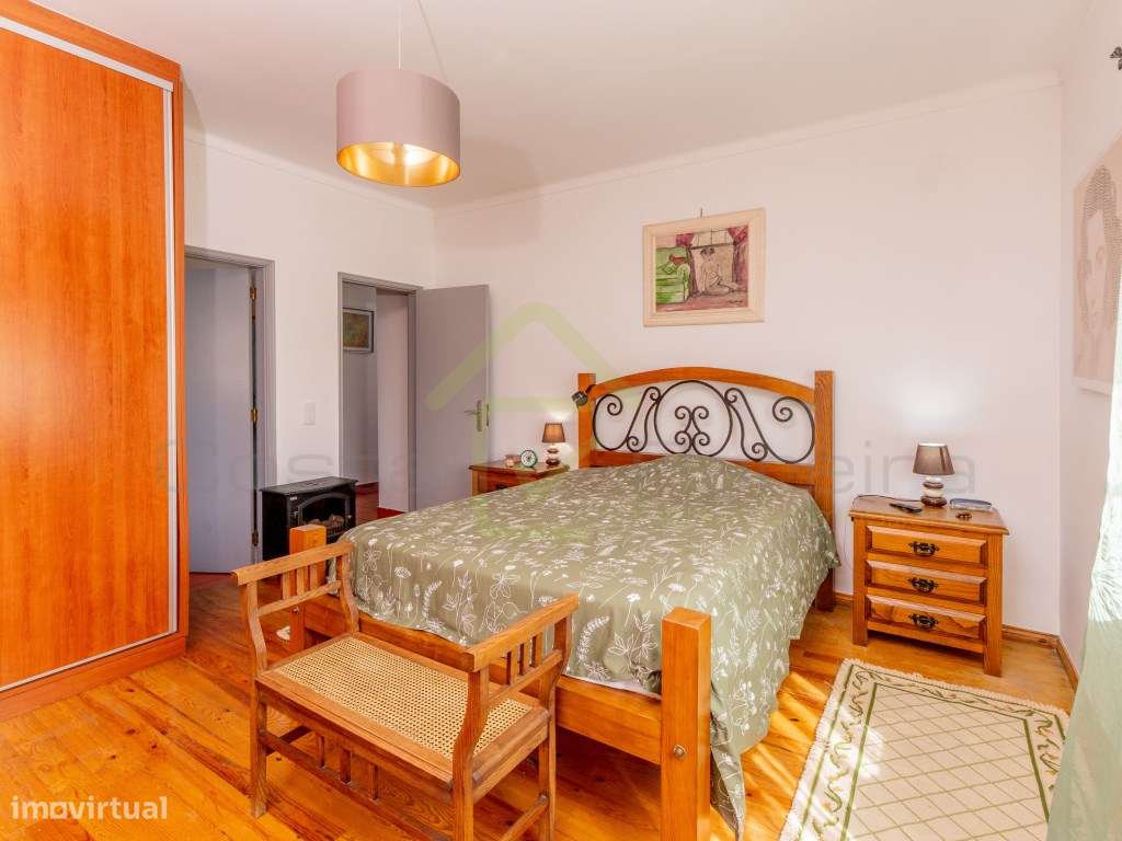 Quintinha com piscina inserida em terreno com 2950 m2-30