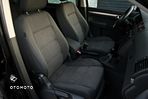 Volkswagen Touran 2.0 FSI Highline - 33