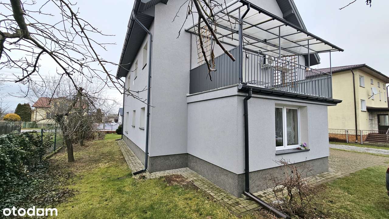 Przestronny dom z garażem w spokojnej okolicy-0