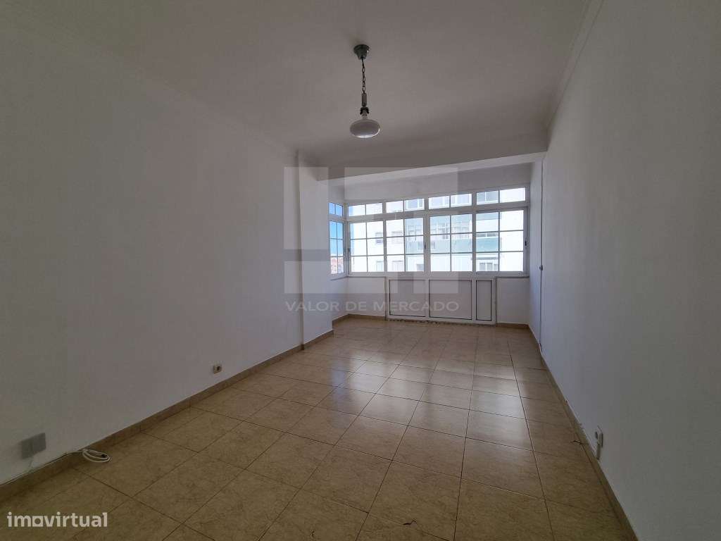 Apartamento T3 usado para venda em Mina de Água, Amadora.-6