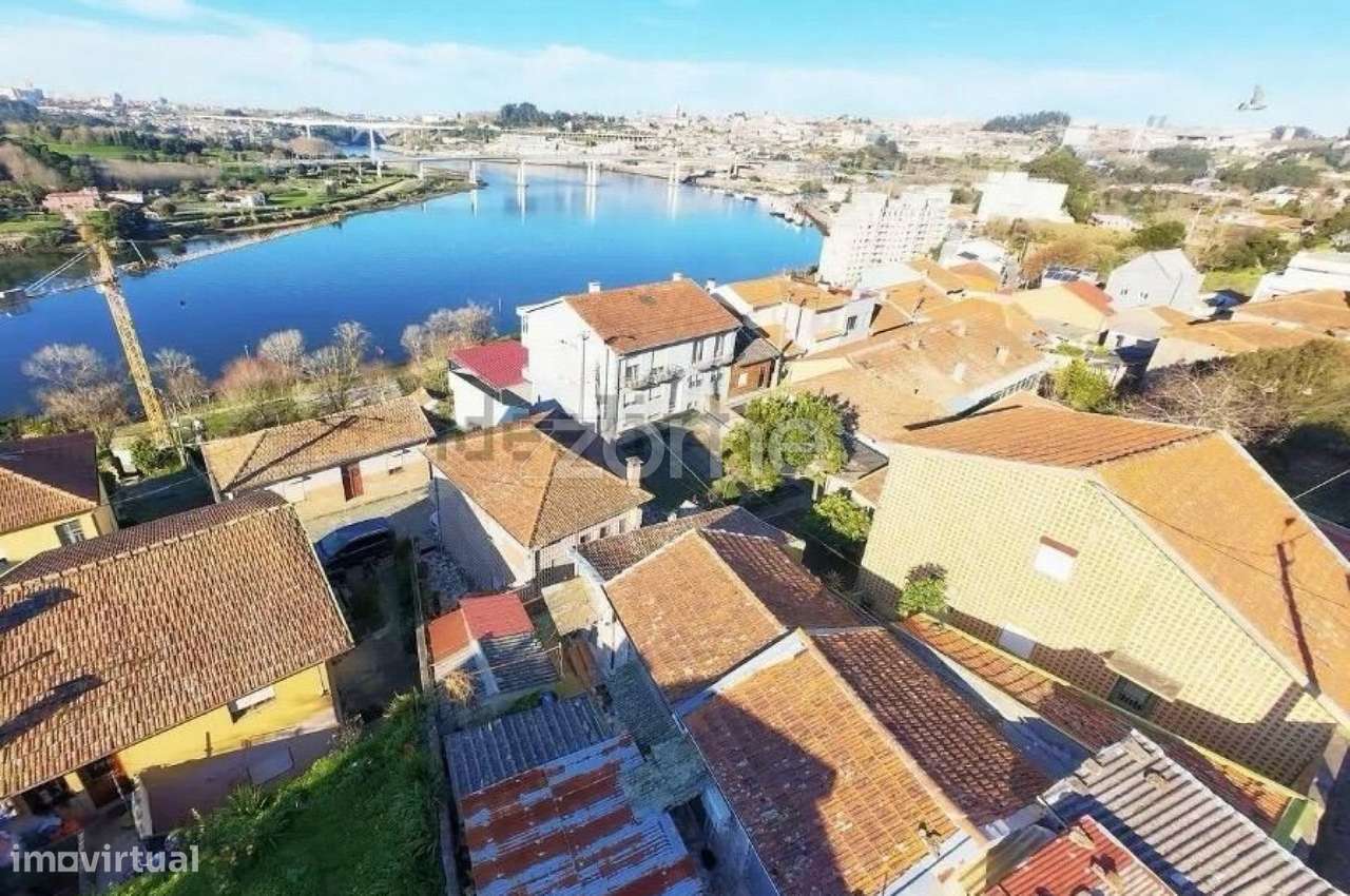 3 Moradias térreas devolutas com logradouro, vista rio, Valbom - Grande imagem: 5/9