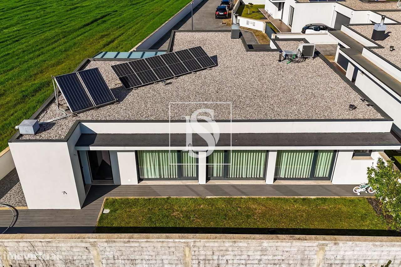 Moradia Térrea em EXCELENTE estado, em Tamel (São Veríssimo), Barcelos - Grande imagem: 4/37