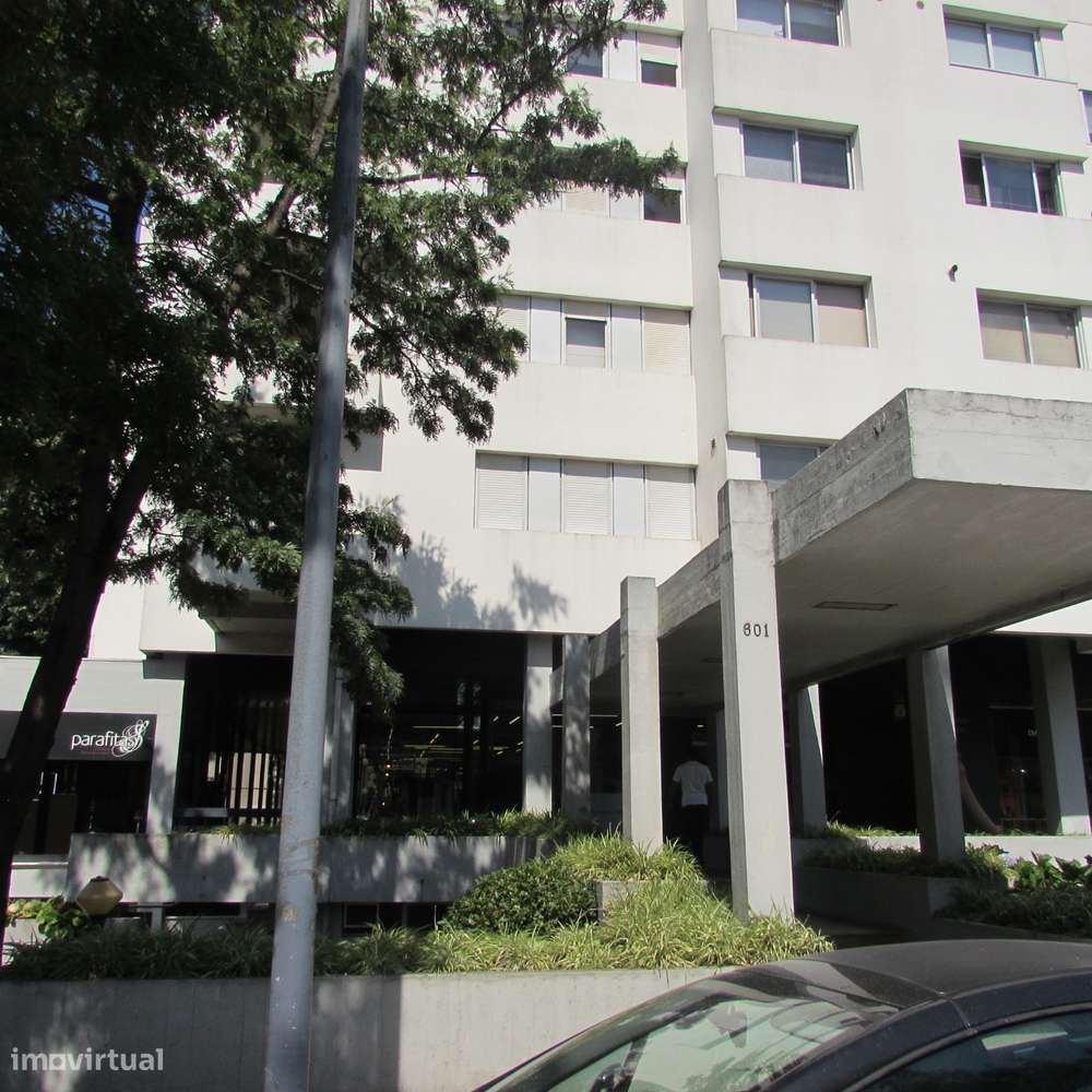 Apartamento T3 +1  com varanda, dois lugares de garagem e arrumos. - Grande imagem: 4/56