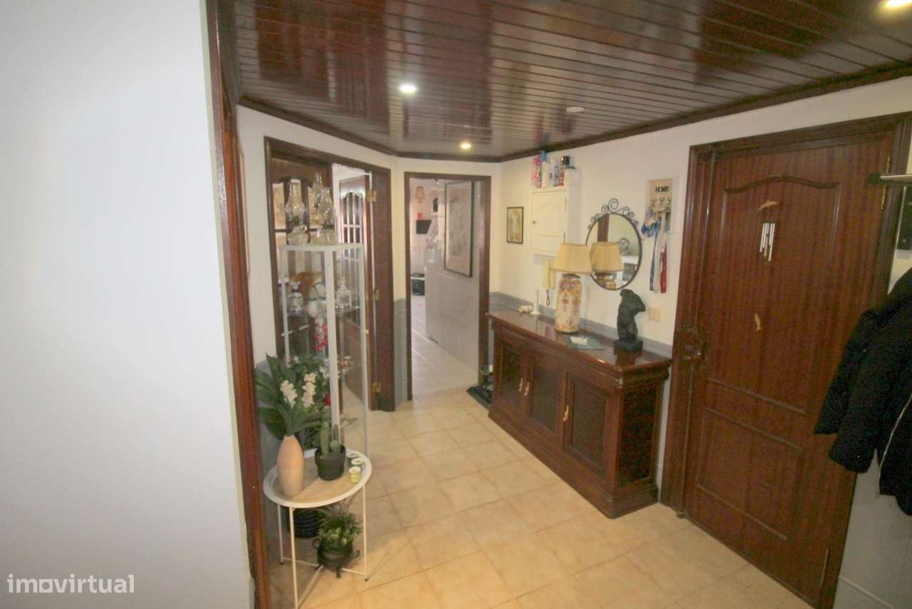 Apartamento T2 Central nas Mercês-15