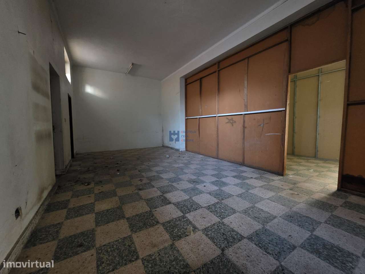 Lojas para comércio/habitação em Ourém-10