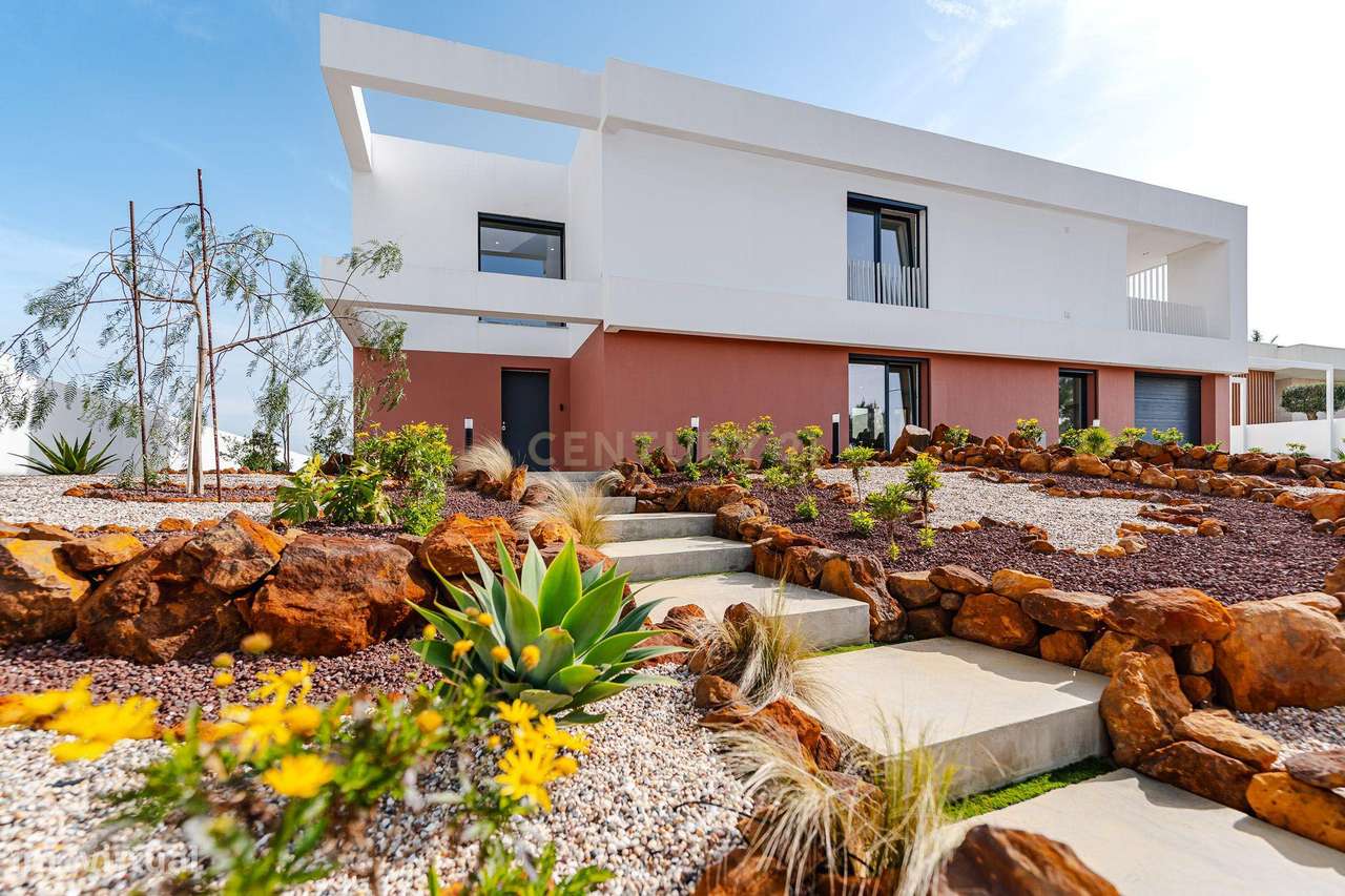 Moradia T4 em Fernão Ferro, Seixal, com Piscina e enorme Jardim-7