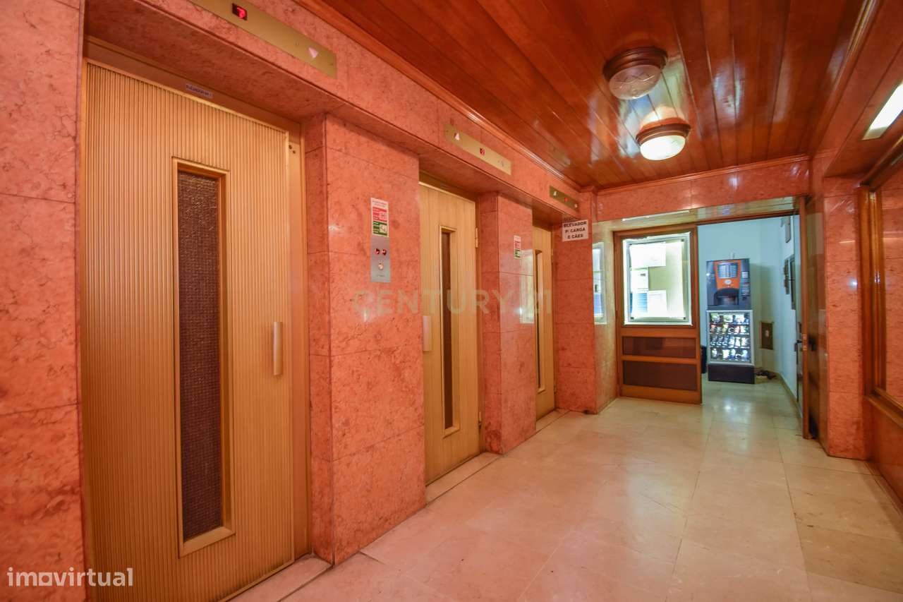 Apartamento Renovado em Algés, Oeiras com Piscina Comum - Grande imagem: 5/12