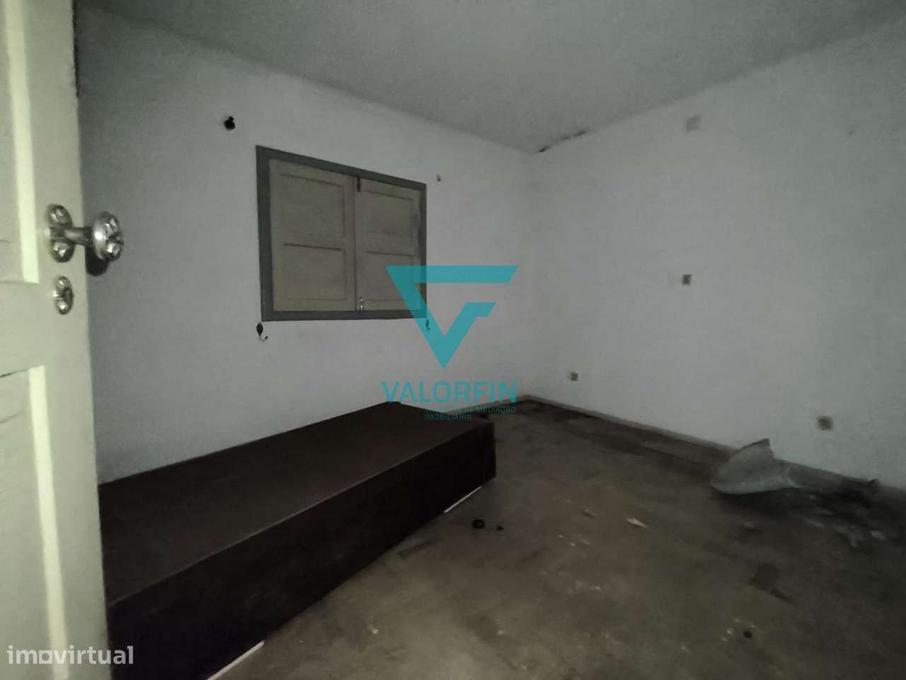 MORADIA T3+2 para Recuperar com Garagem e Terreno | Maceira – Leiria-7