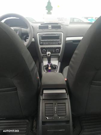 Skoda Octavia 1.6 Ambiente - 4