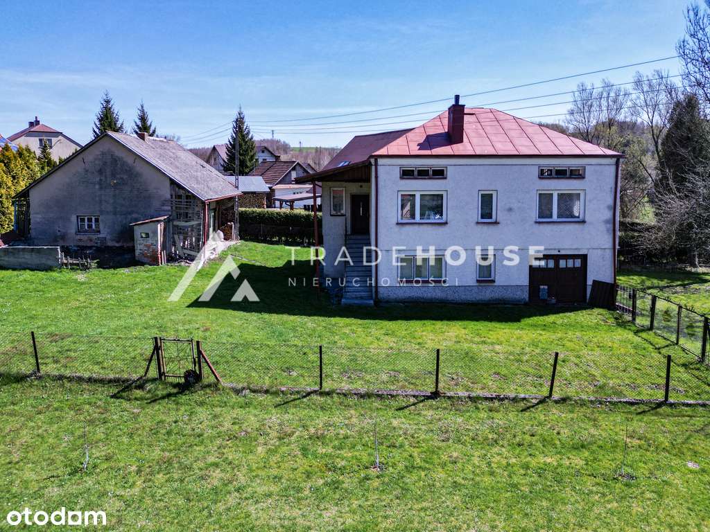 Dom jednorodzinny w spokojnej okolicy.-1