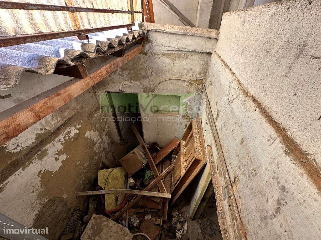 Prédio Devoluto com Grande Potencial de Reabilitação no Bairro da S...-13