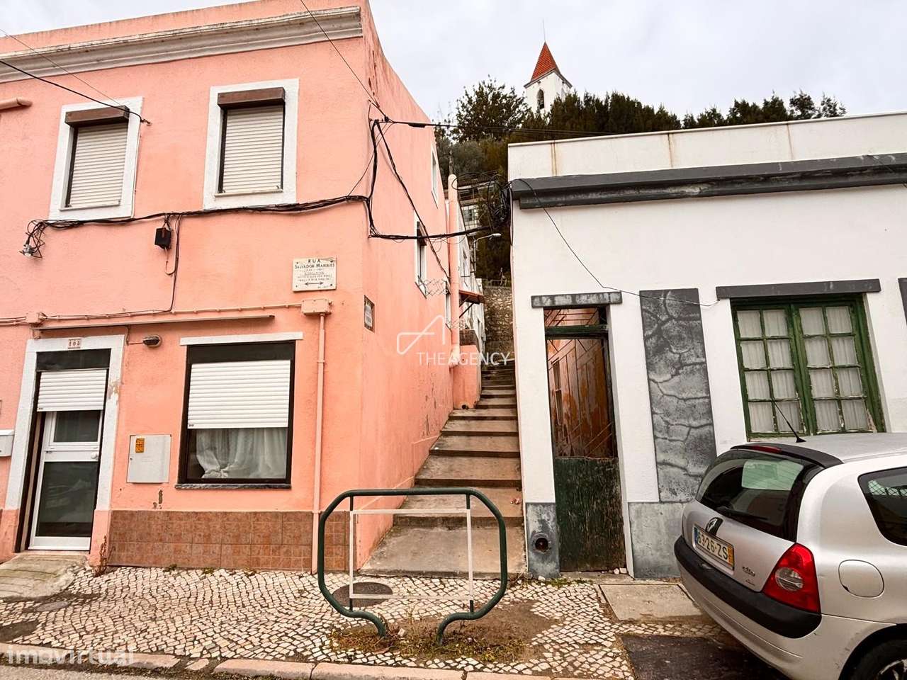 Prédio p/ Investimento em Alhandra  - 2 Estúdios para Restaurar-27