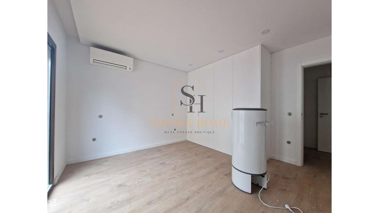 Apartamento T1 Novo - Metro St. Ovídeo-11