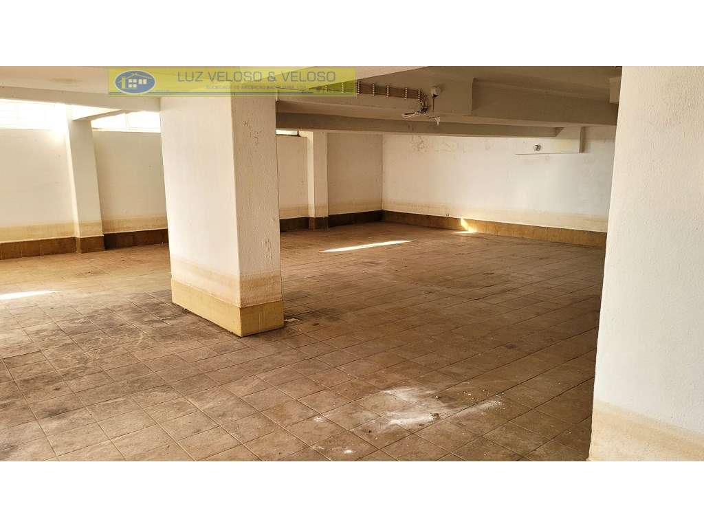 Loja de 38,27 m2 com cave de 300,00 m2. Alto do Seixalinho, Barreiro.-13