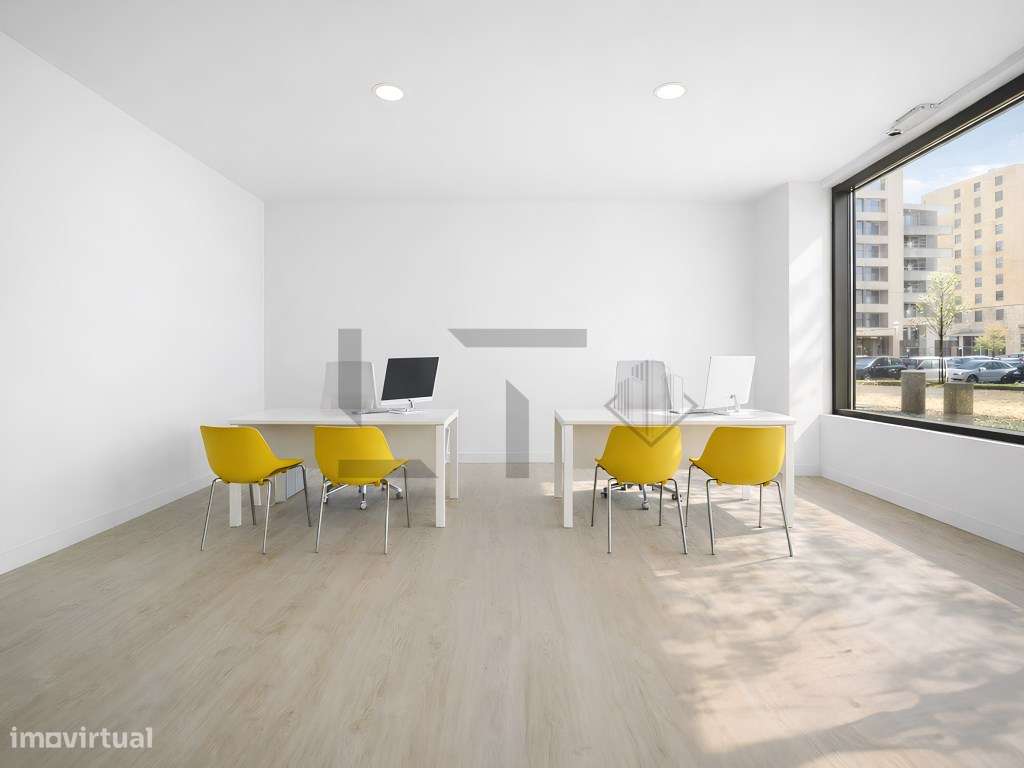 Fantástica Loja Pronta a Entrar com Duas Montras na Avenida David M... - Grande imagem: 2/12