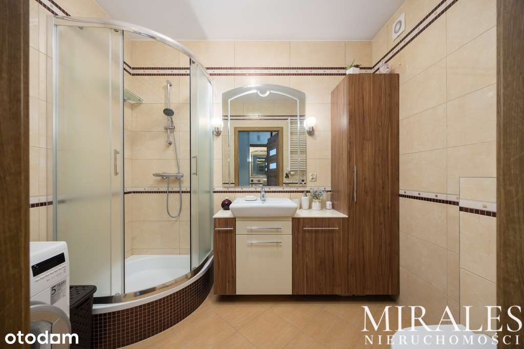 Wygodne mieszkanie z dużą jasną kuchnią i balkonem-4