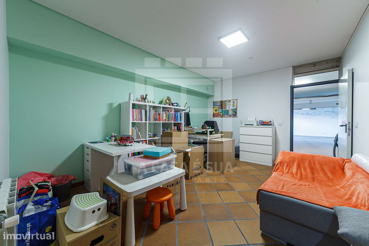 MORADIA T4+1 C/PISCINA EM COND FECHADO 3 FRENTES-6