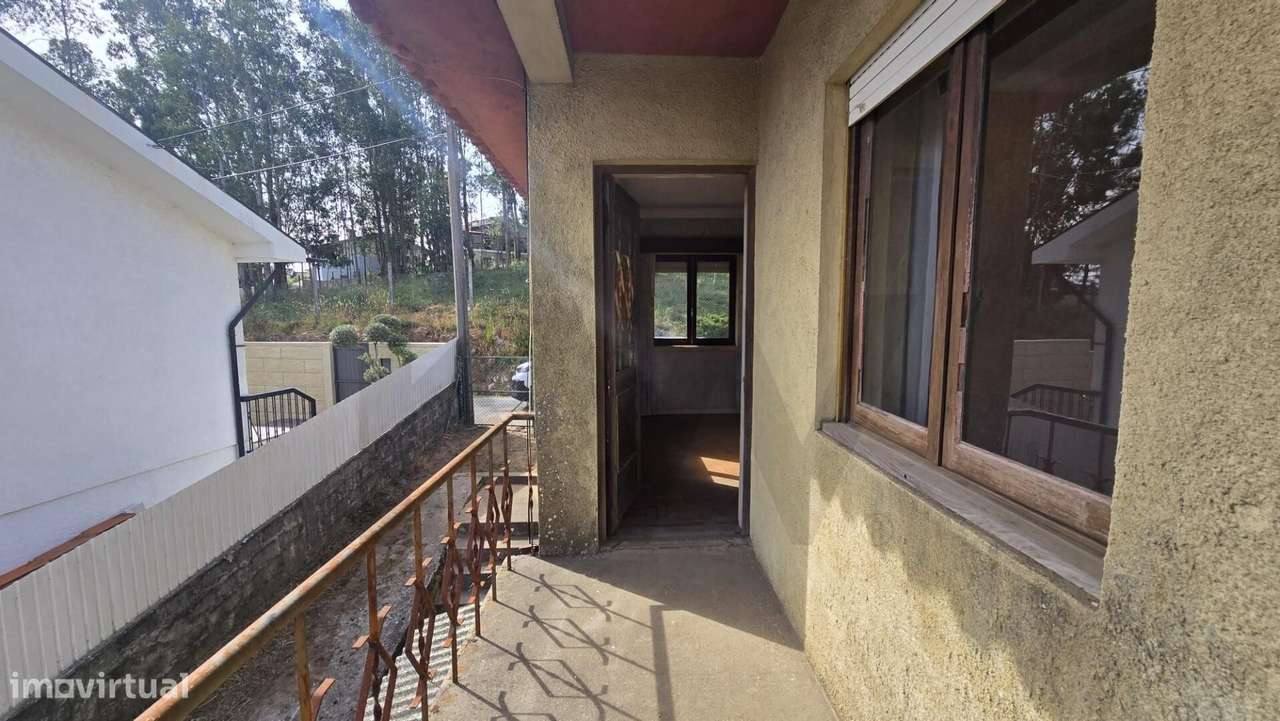 Moradia T3 Isolada com Terreno em Escapães – Excelente Potencial!-8