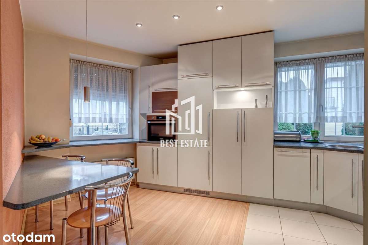 Przestronny Dom Blisko Centrum-8