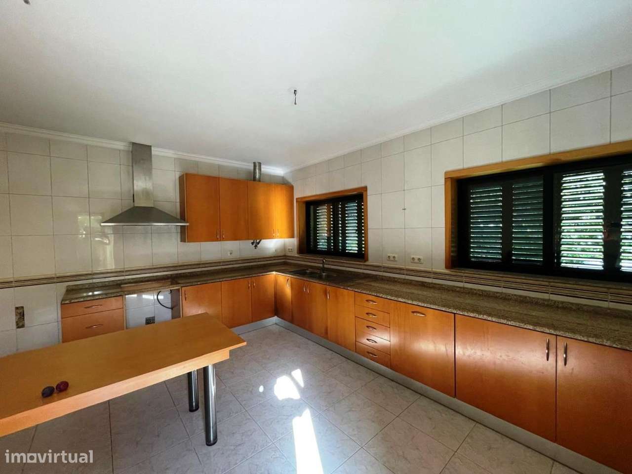 Moradia V4 com Anexo em Pedra e Terreno de 4.700 m² – Espaço e Pot - Grande imagem: 4/48