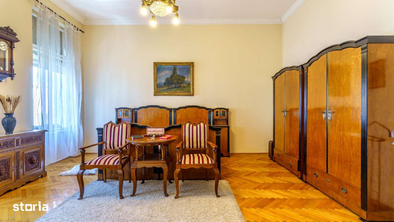 Apartament in centrul orasului,zona SORA,cladire monument–un fragmen - Imagine principală: 5/13