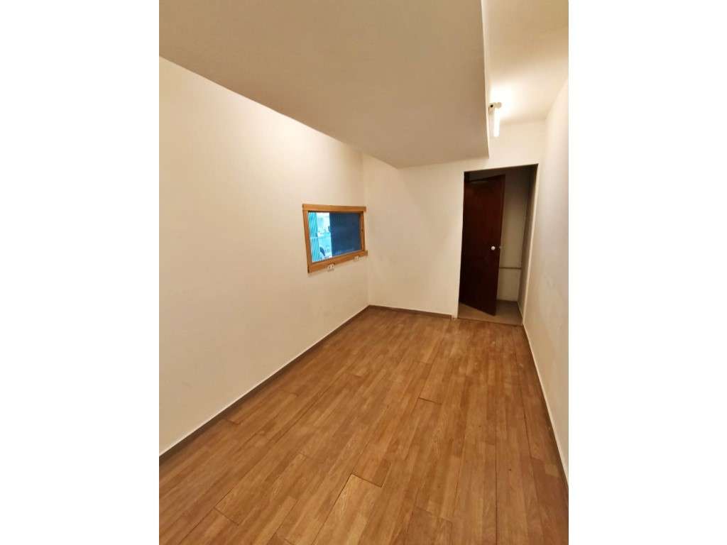 Armazém com 110 m2 em Vilar do Pinheiro - Grande imagem: 4/9