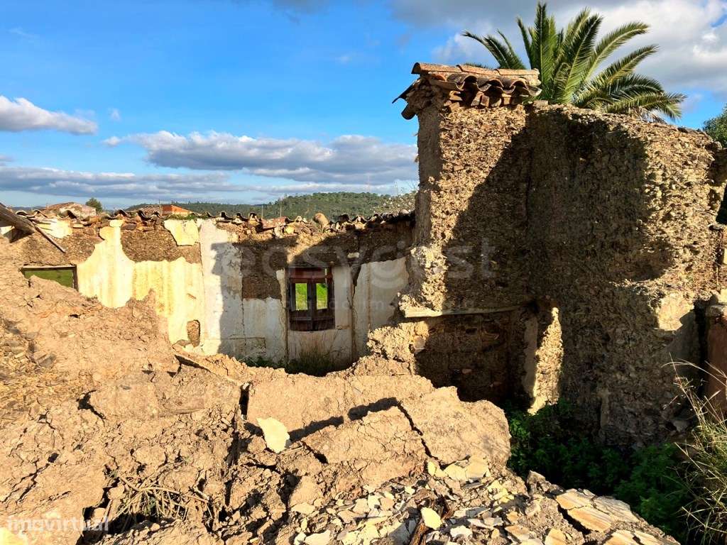 Terreno na Ribeira do Arade com ruina e furo de água com 14000m2 - Grande imagem: 4/19