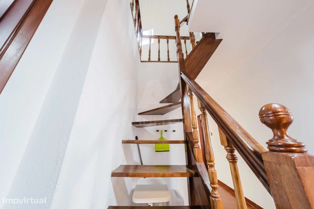 Apartamento T2 com Sótão e Varanda junto à Praia do Baleal-24