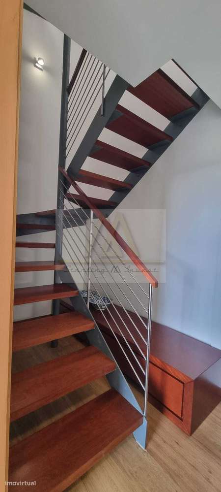 Apartamento T2 Triplex com 2 lugares garagem-24