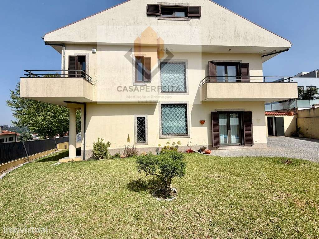 Luminosa Moradia T3+1 de 4 Frentes com Jardim, Escritório e Anexo -...-31