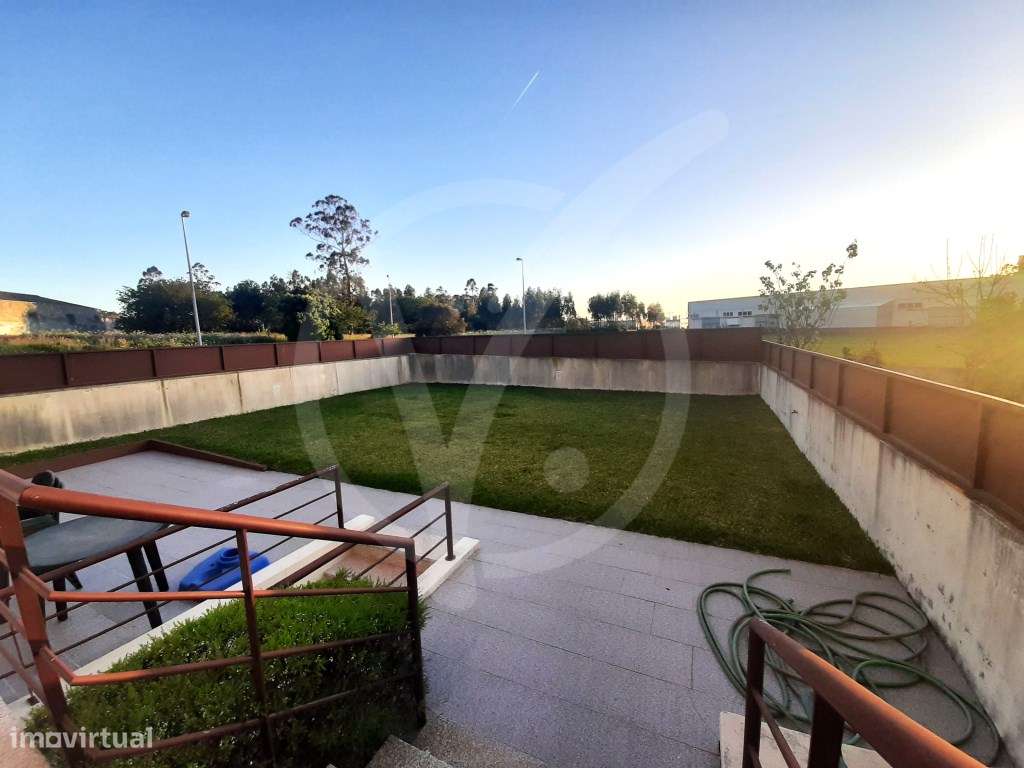 Moradia T4 com Jardim e Garagem para 3 Carros em Amorim - Póvoa de ... - Grande imagem: 4/20