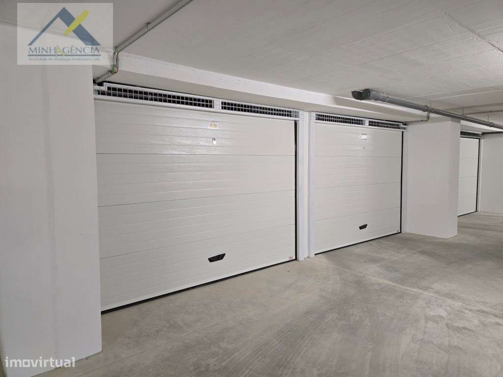 Apartamento T3 Novo com garagem e piscina no Montijo-34