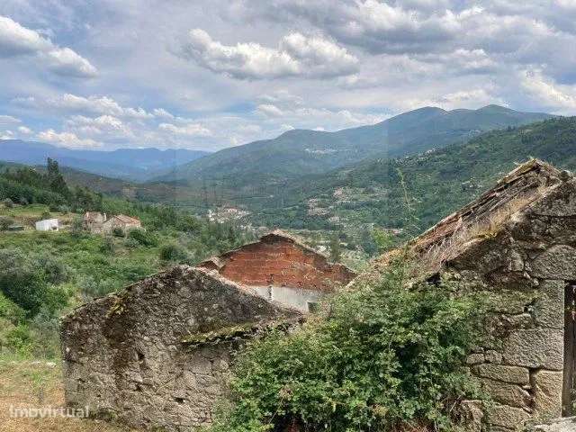 Ruína em Santa Ovaia (Oliveira do Hospital) - Grande imagem: 2/4