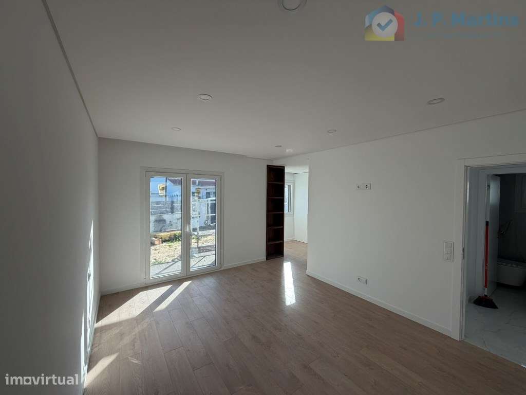 Moradia isolada, T4 com 4 suítes, piscina e garagem em Pinhal General-16