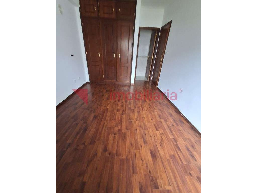 Apartamento T2+2 em Paredes, Alenquer-16