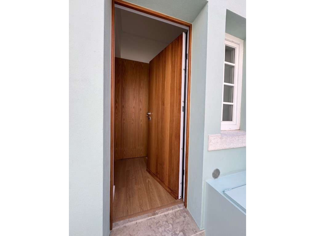 Moradia T3 com Garagem e Suite a venda na Maçã Sesimbra-4