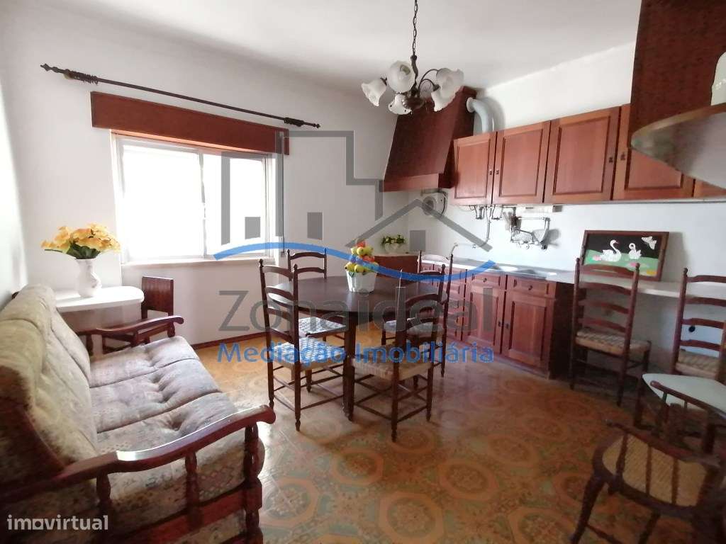 MORADIA COM 2 PISOS , OITO DIVISÕES, GARAGEM E LOGRADOURO - LOCALIZ...-6